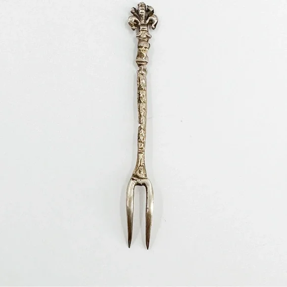 Silver ANTIQUE OLIVE FORK - FLEUR DE LIS​ - Picture 4 of 4